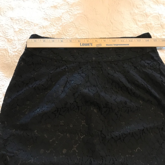 Pretty H&M black skirt with lace overskirt (8) - Picture 4 of 10